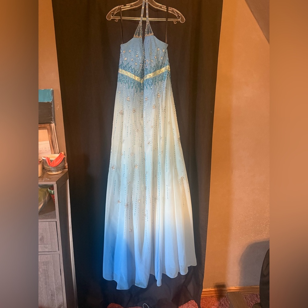 Gorgeous prom dress!